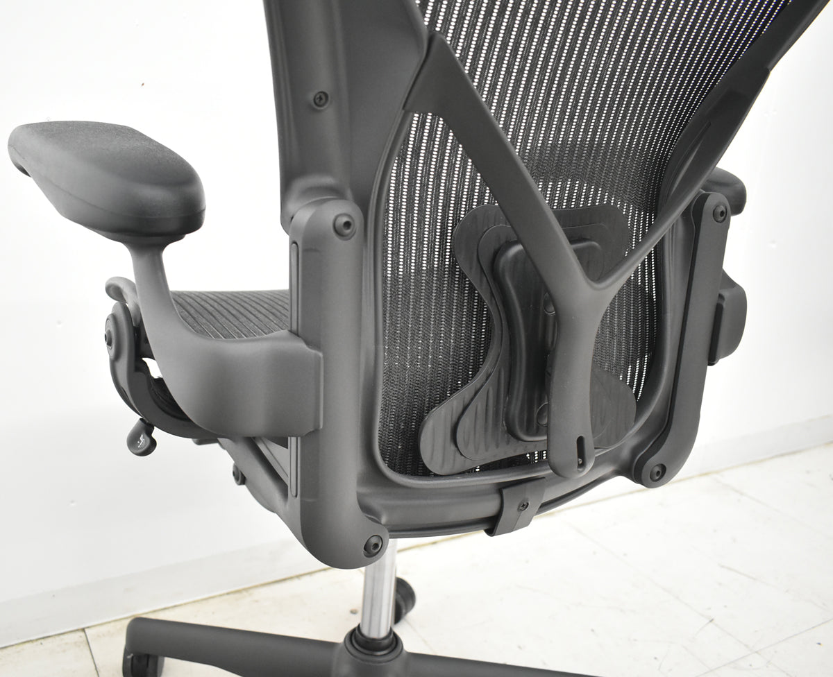 【中古】ハーマンミラー　アーロンチェア　Ｂサイズ　固定肘　ポスチャーフィット　リクライニング範囲調整　ブラック　2026021404【中古オフィス家具】\
