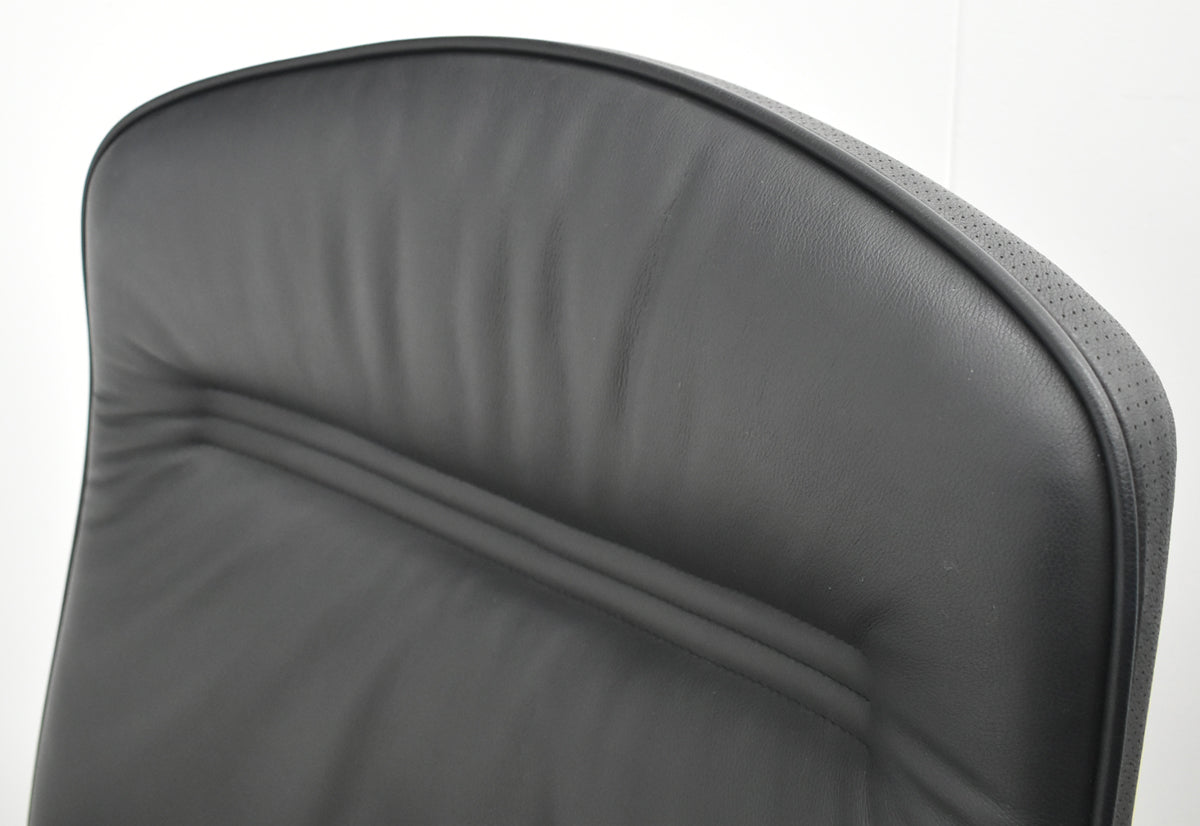 【中古】オカムラ　KCシリーズ　エグゼクティブチェア　ハイバック　固定肘　革張り　ポリッシュ　ブラック　2026021405【中古オフィス家具】