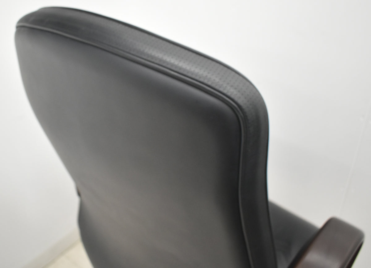 【中古】オカムラ　KCシリーズ　エグゼクティブチェア　ハイバック　固定肘　革張り　ポリッシュ　ブラック　2026021405【中古オフィス家具】