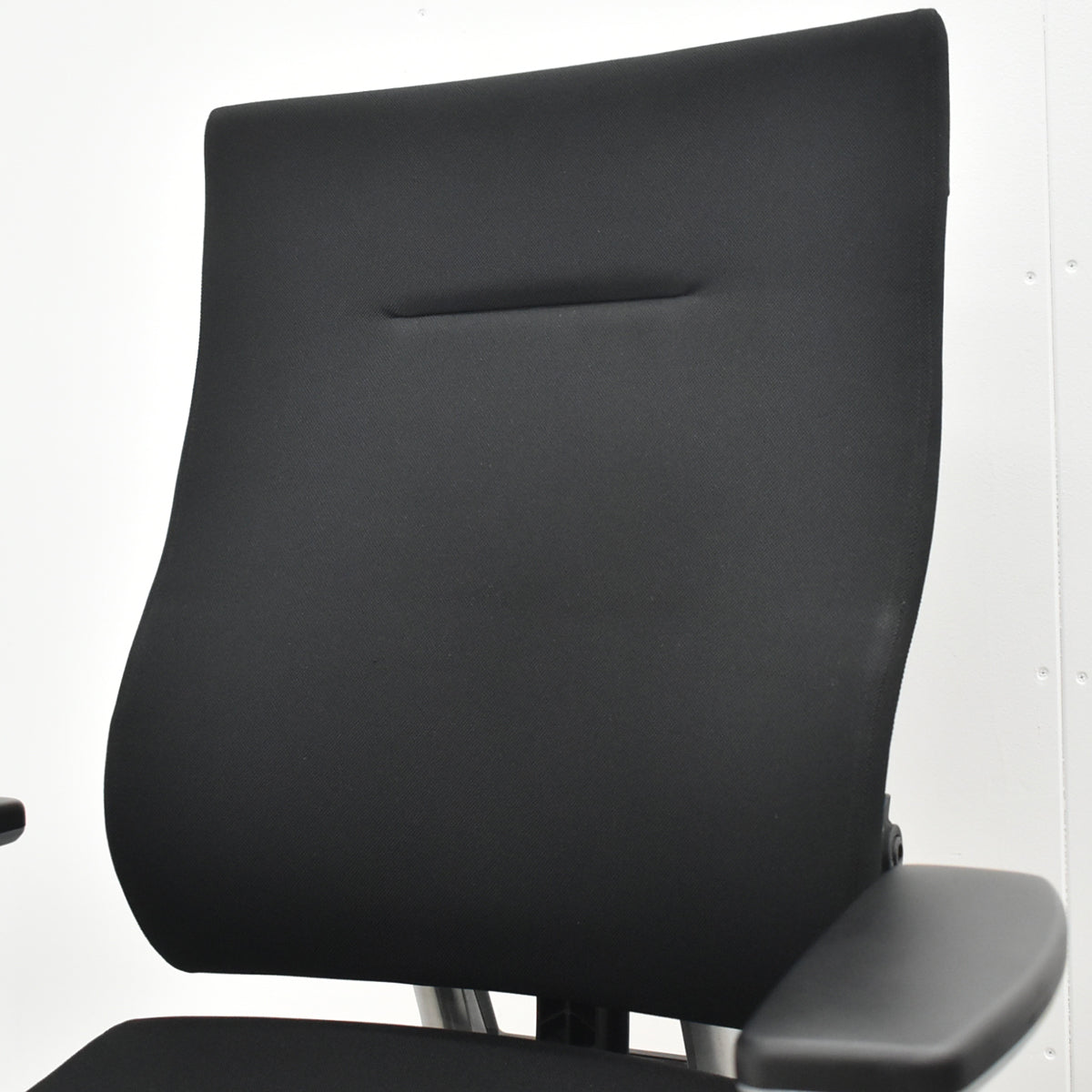 【中古】イトーキ　スピーナ　固定肘　シルバー脚　ブラック　2026021406【中古オフィス家具】