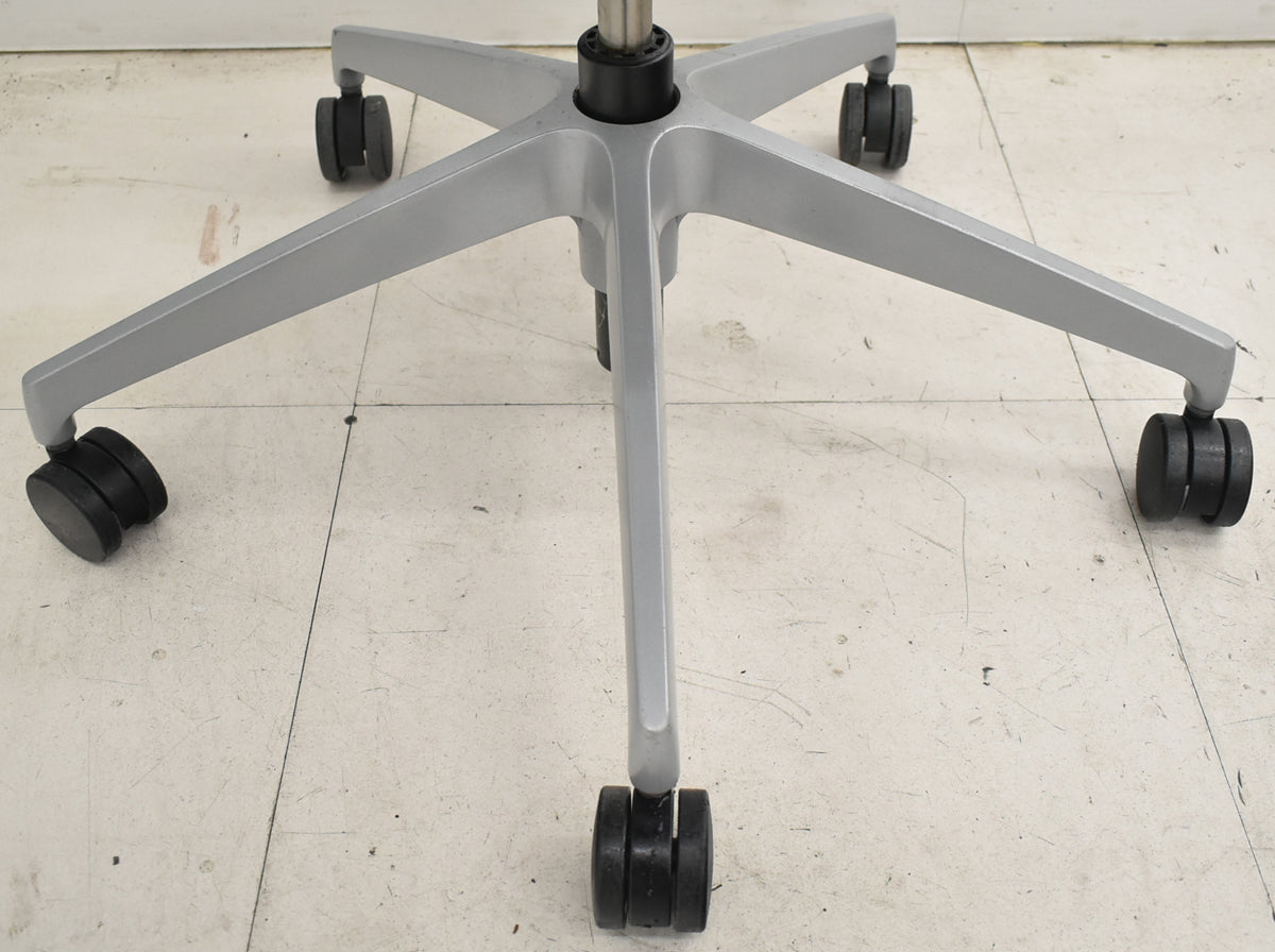 【中古】イトーキ　スピーナ　固定肘　シルバー脚　ブラック　2026021406【中古オフィス家具】