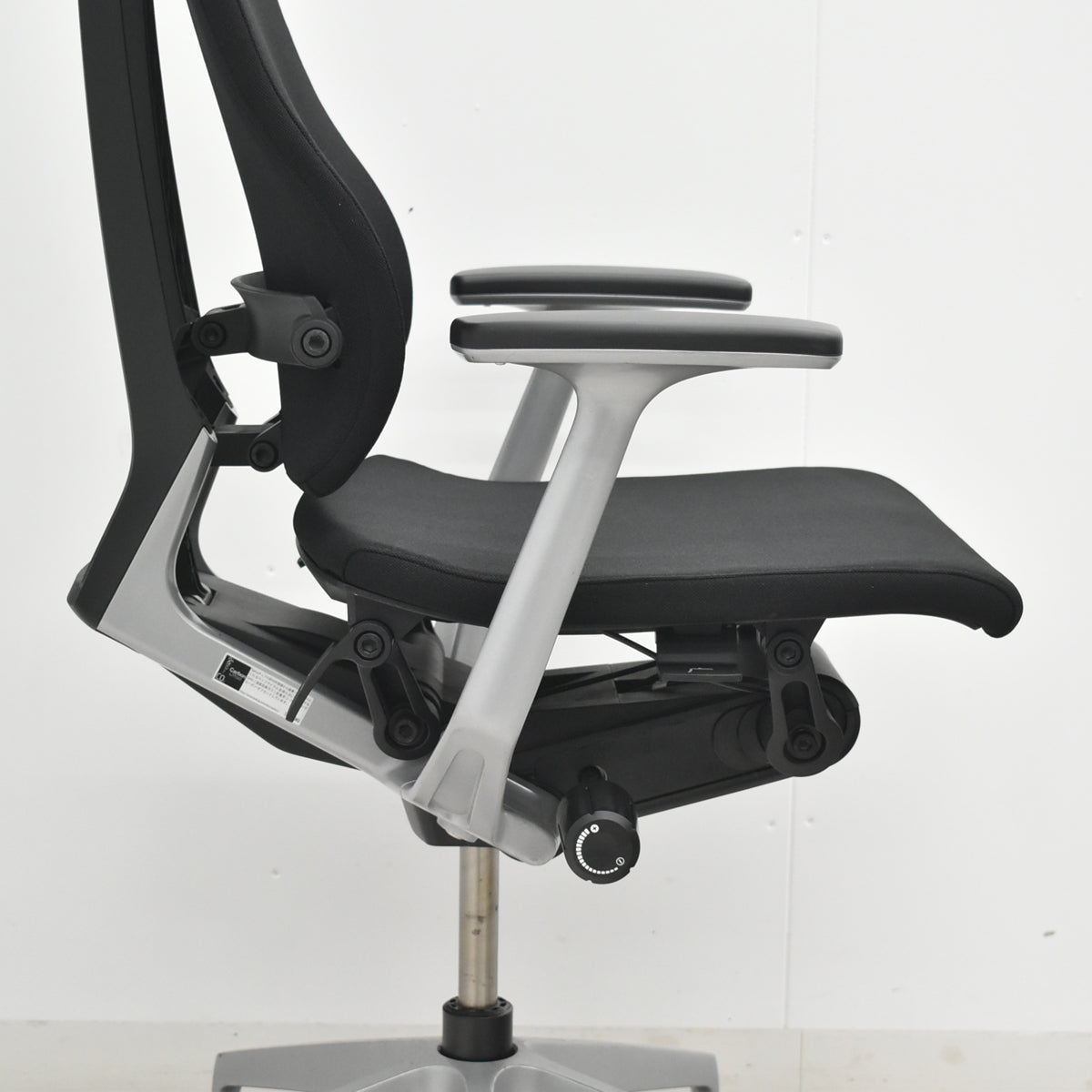 【中古】イトーキ　スピーナ　固定肘　シルバー脚　ブラック　2026021406【中古オフィス家具】