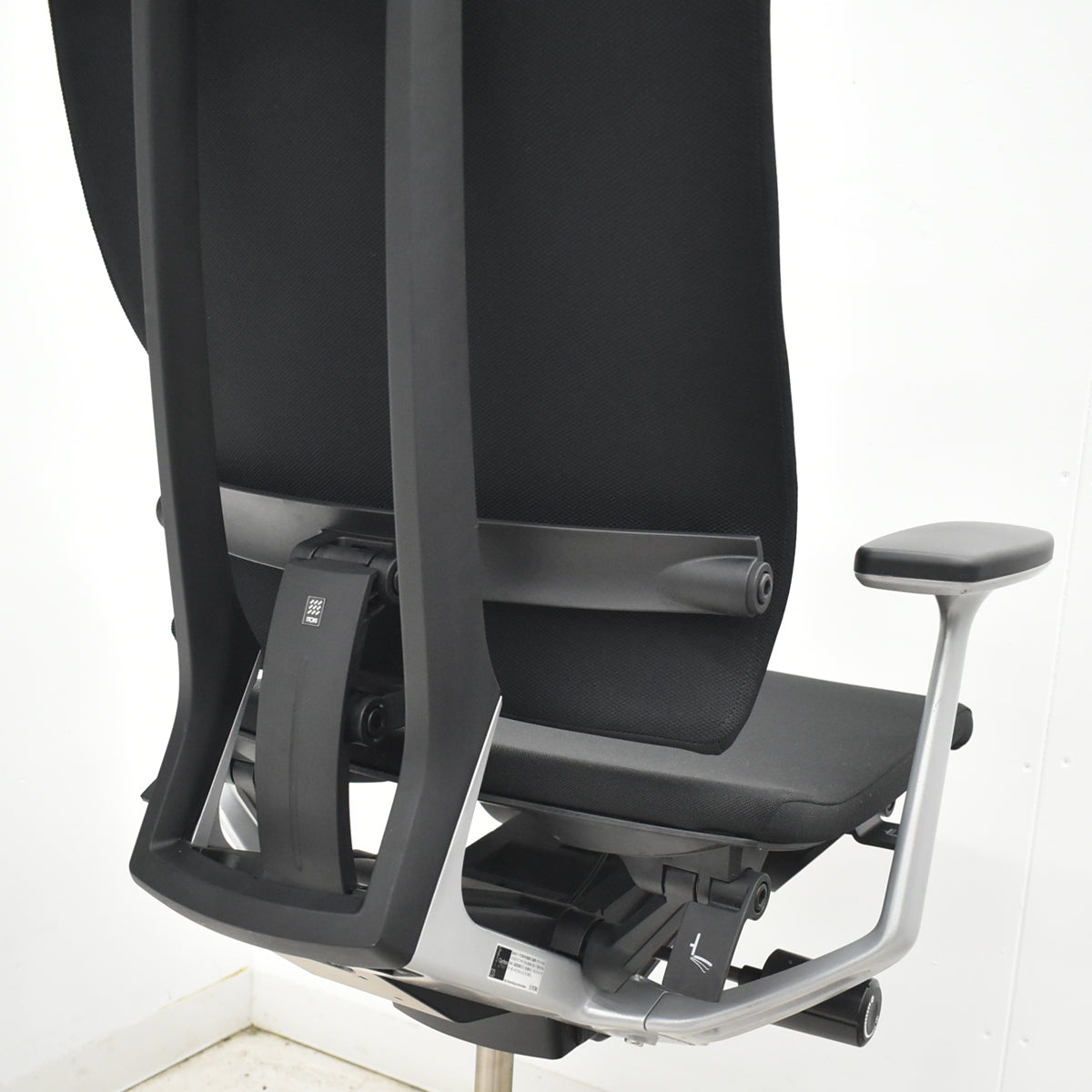 【中古】イトーキ　スピーナ　固定肘　シルバー脚　ブラック　2026021406【中古オフィス家具】