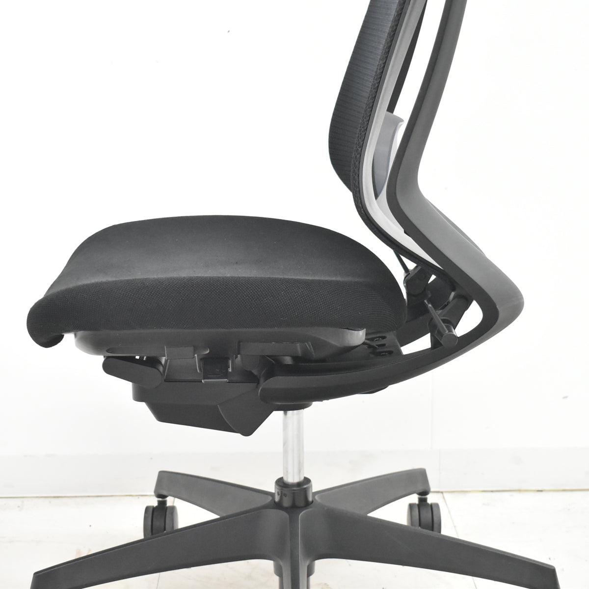 【中古】コクヨ　デュオラ　肘なし　ウレタンキャスター　ランバーサポート　ハンガー　2019年製　2026021604【中古オフィス家具】