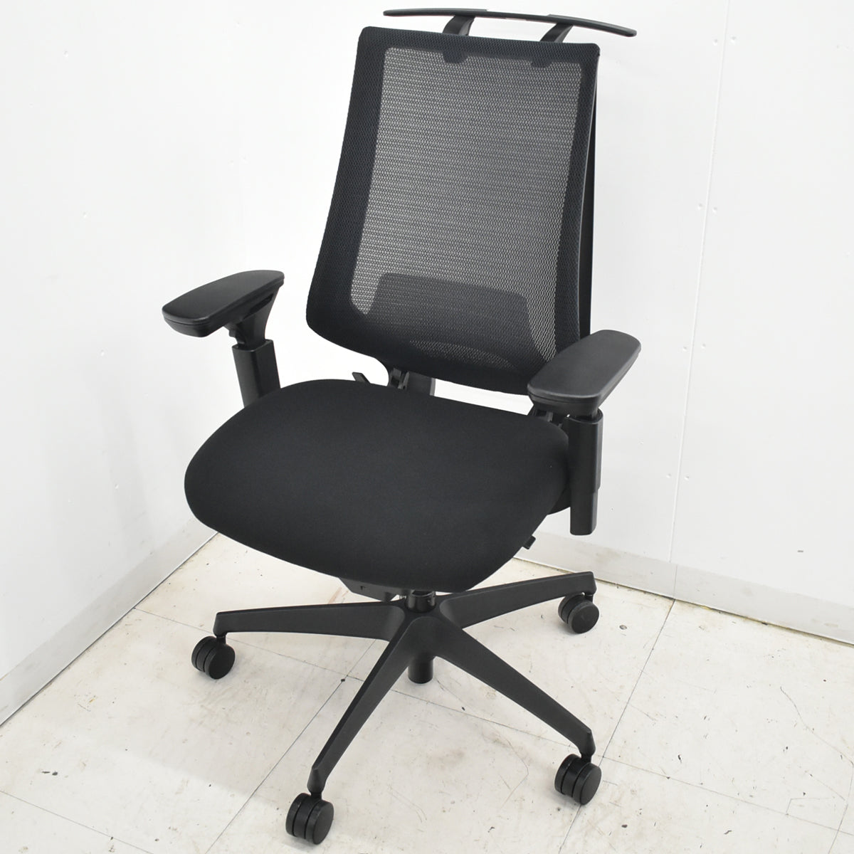 【中古】コクヨ　デュオラ　可動肘　ナイロンキャスター　ランバーサポート　ハンガー　2019年製　2026021605【中古オフィス家具】