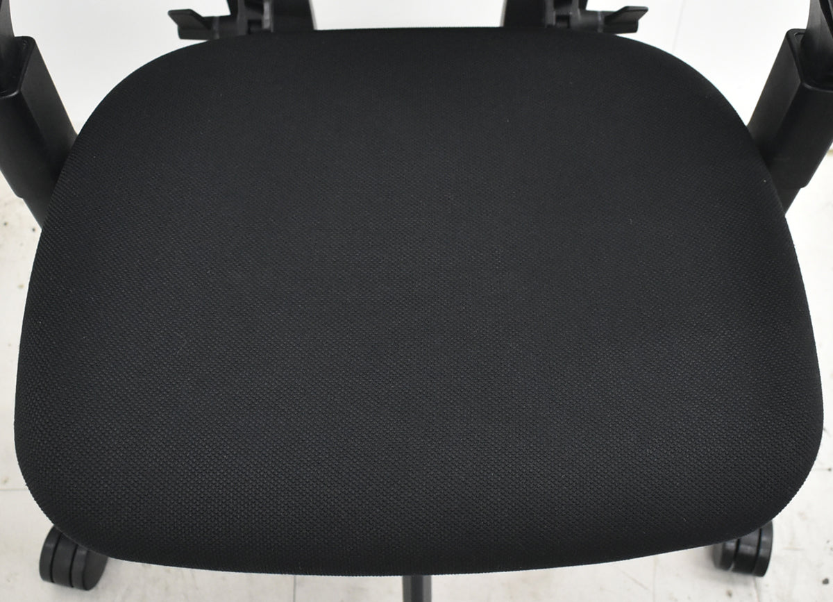 【中古】コクヨ　デュオラ　可動肘　ナイロンキャスター　ランバーサポート　ハンガー　2019年製　2026021605【中古オフィス家具】