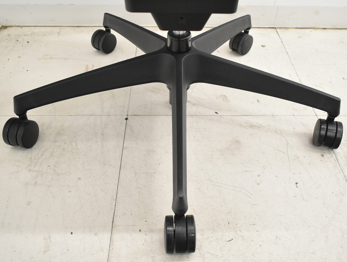 【中古】コクヨ　デュオラ　可動肘　ナイロンキャスター　ランバーサポート　ハンガー　2019年製　2026021605【中古オフィス家具】