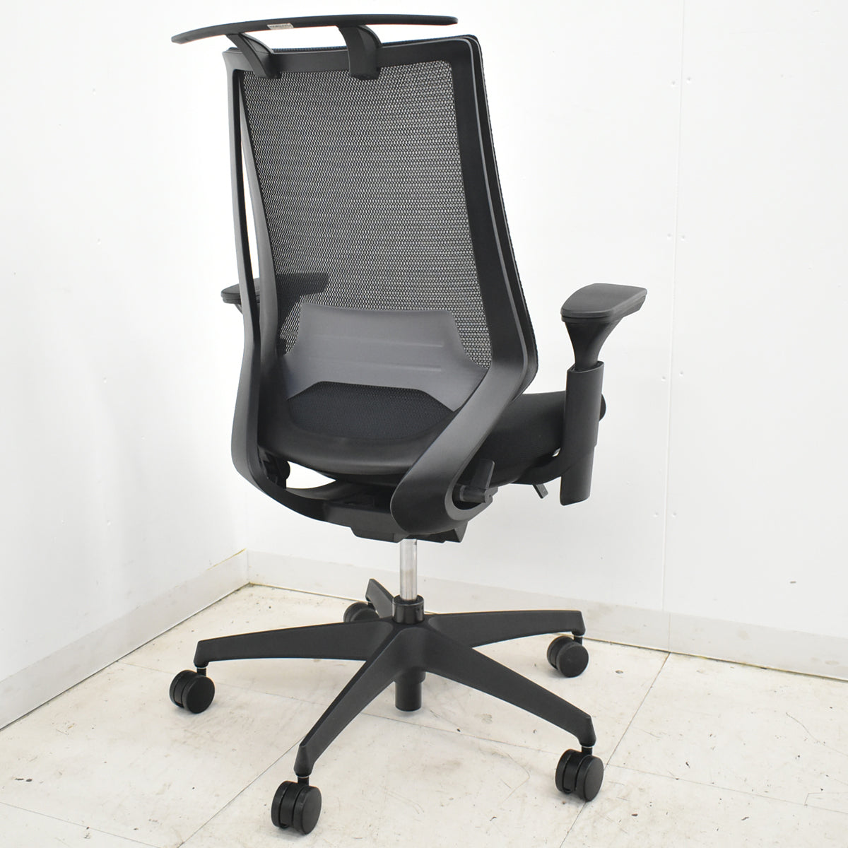 【中古】コクヨ　デュオラ　可動肘　ナイロンキャスター　ランバーサポート　ハンガー　2019年製　2026021605【中古オフィス家具】