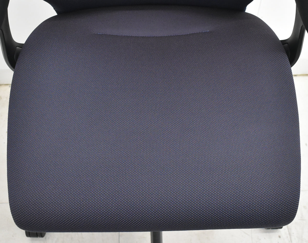 【中古】オカムラ　スフィア　固定肘　ナイロンキャスター　2022年製　2026021606【中古オフィス家具】