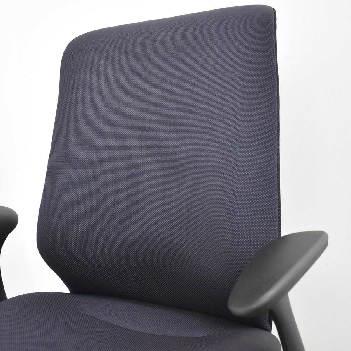 【中古】オカムラ　スフィア　固定肘　ナイロンキャスター　2022年製　2026021606【中古オフィス家具】