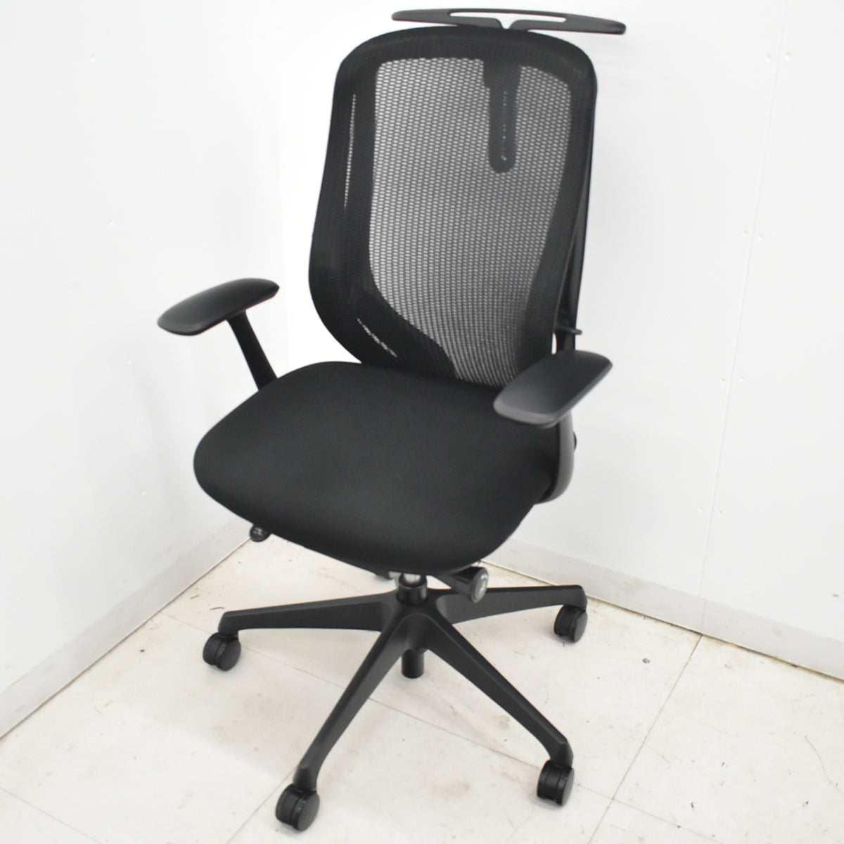 【中古】オカムラ　シルフィ　ハイバック　固定肘　ハンガー　前傾機能　バックカーブアジャスト　ブラック　2026021708【中古オフィス家具】