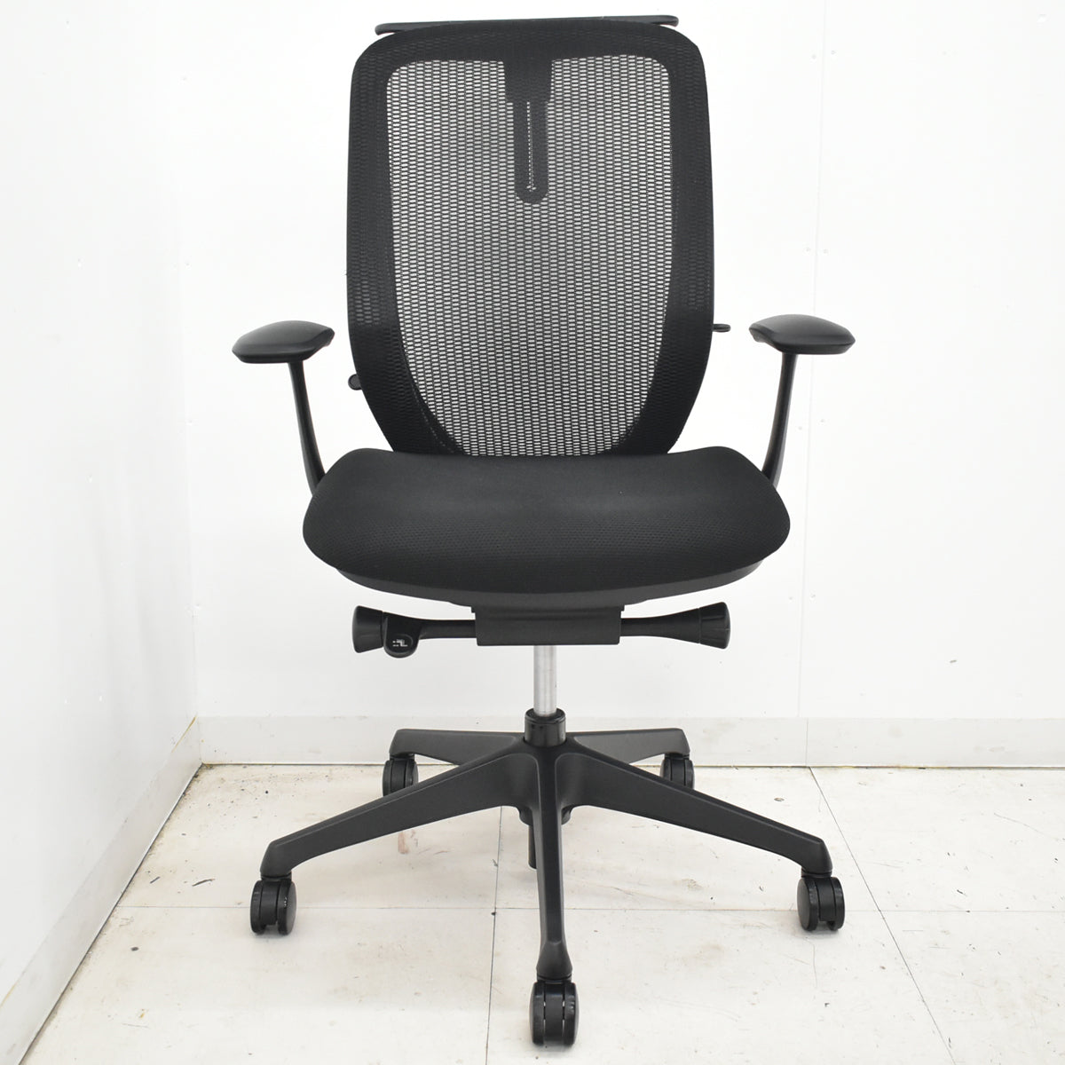 【中古】オカムラ　シルフィ　ハイバック　固定肘　ハンガー　前傾機能　バックカーブアジャスト　ブラック　2026021708【中古オフィス家具】