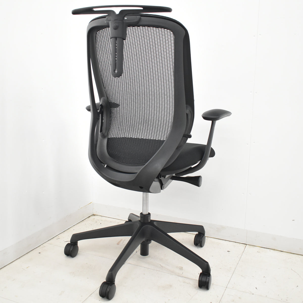 【中古】オカムラ　シルフィ　ハイバック　固定肘　ハンガー　前傾機能　バックカーブアジャスト　ブラック　2026021708【中古オフィス家具】