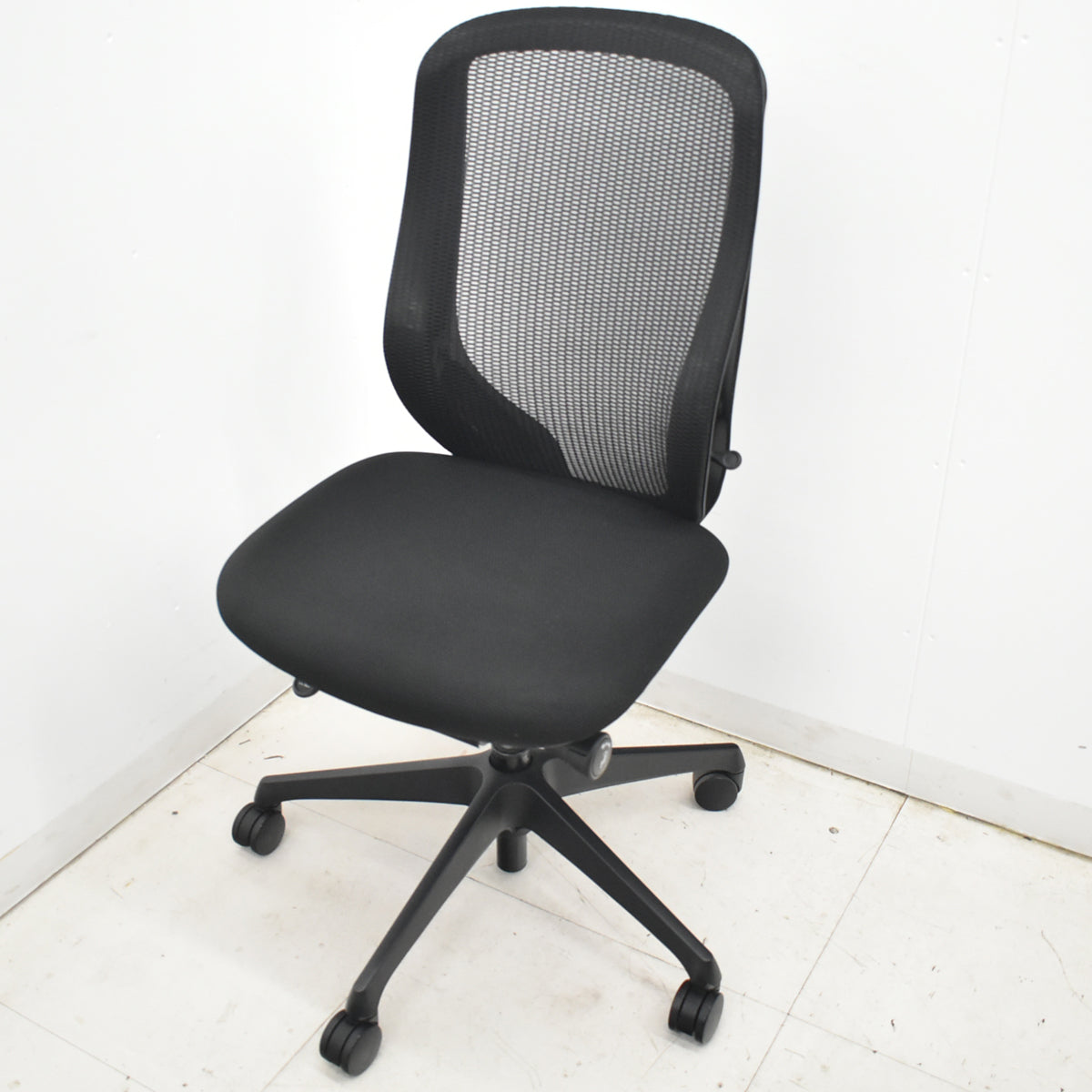 【中古】オカムラ　シルフィー　ハイバック　肘なし　前傾機能　バックカーブアジャスト　2021年製　ブラック　2026021801【中古オフィス家具】