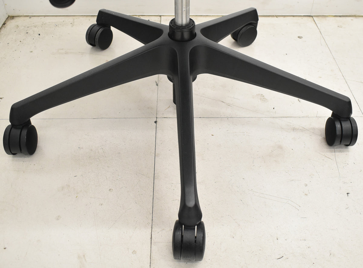 【中古】オカムラ　シルフィー　ハイバック　肘なし　前傾機能　バックカーブアジャスト　2021年製　ブラック　2026021801【中古オフィス家具】