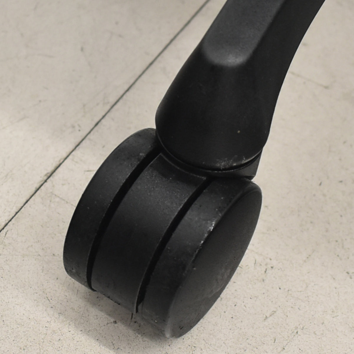 【中古】オカムラ　シルフィー　ハイバック　肘なし　前傾機能　バックカーブアジャスト　2021年製　ブラック　2026021801【中古オフィス家具】