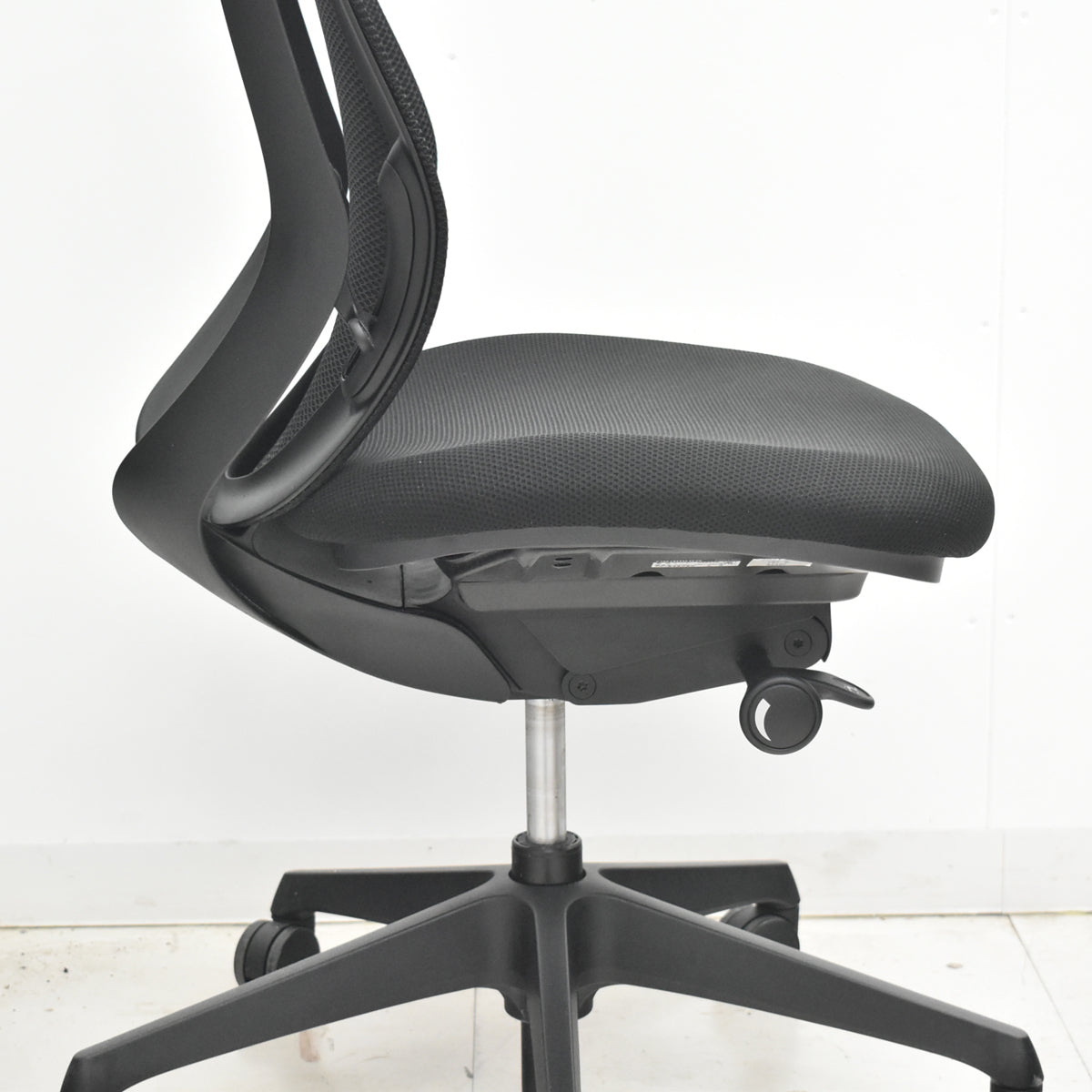 【中古】オカムラ　シルフィー　ハイバック　肘なし　前傾機能　バックカーブアジャスト　2021年製　ブラック　2026021801【中古オフィス家具】