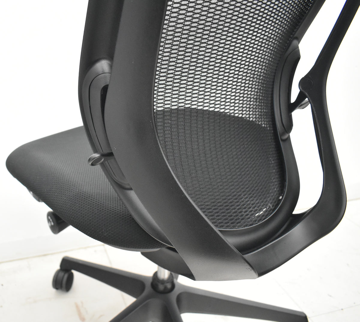 【中古】オカムラ　シルフィー　ハイバック　肘なし　前傾機能　バックカーブアジャスト　2021年製　ブラック　2026021801【中古オフィス家具】