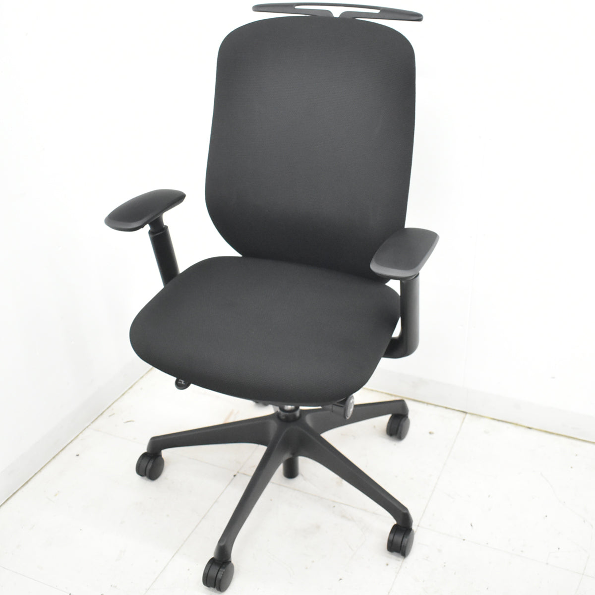 【中古】オカムラ　シルフィー　ハイバック　可動肘　前傾機能　バックカーブアジャスト　ハンガー　2020年製　ブラック　2026021802【中古オフィス家具】