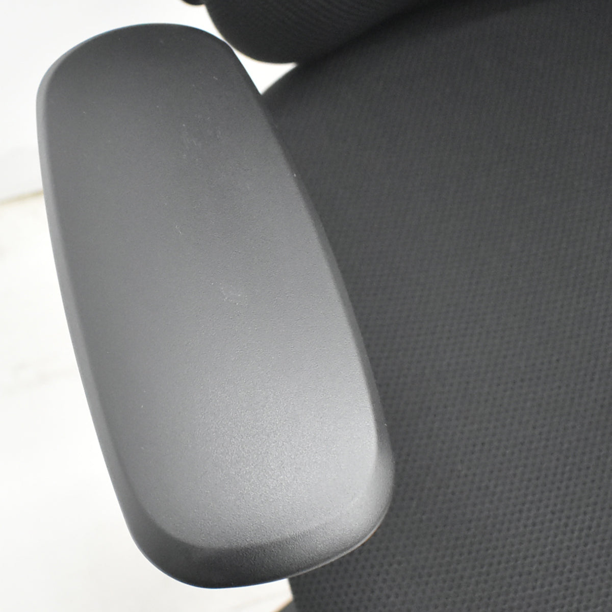 【中古】オカムラ　シルフィー　ハイバック　可動肘　前傾機能　バックカーブアジャスト　ハンガー　2020年製　ブラック　2026021802【中古オフィス家具】