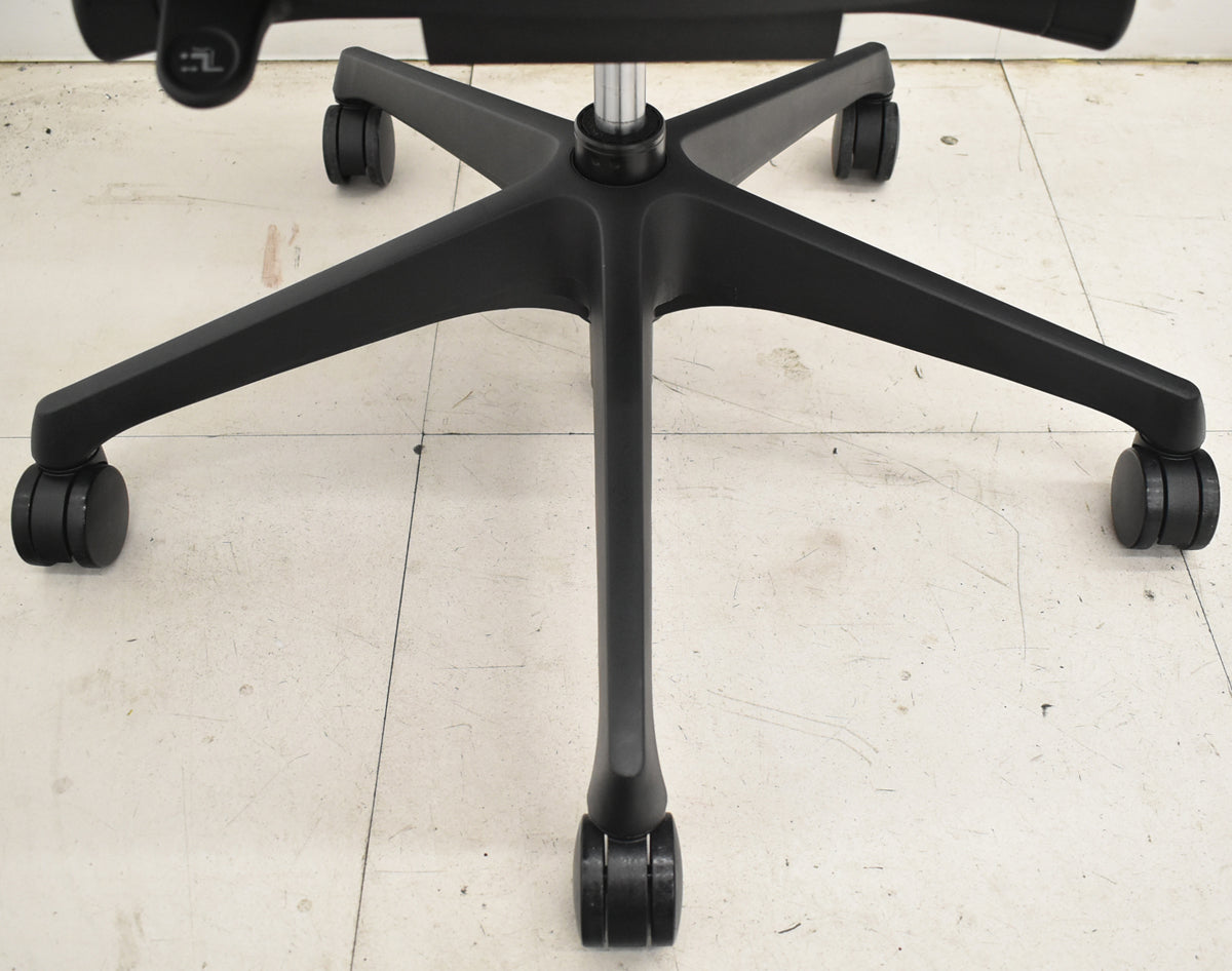 【中古】オカムラ　シルフィー　ハイバック　可動肘　前傾機能　バックカーブアジャスト　ハンガー　2020年製　ブラック　2026021802【中古オフィス家具】