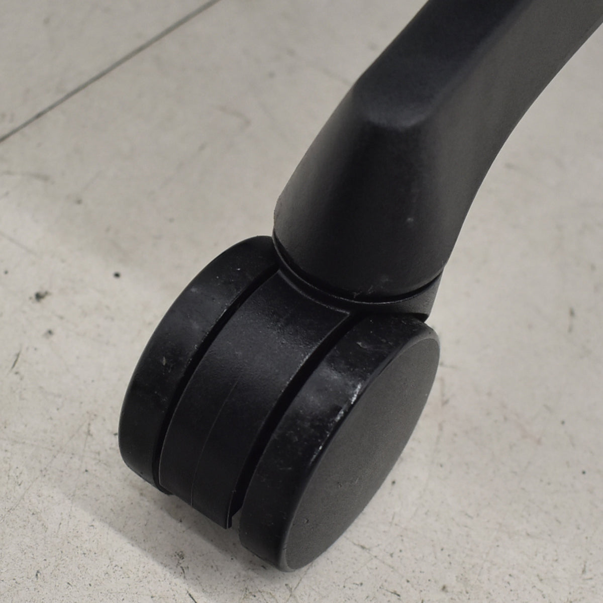 【中古】オカムラ　シルフィー　ハイバック　可動肘　前傾機能　バックカーブアジャスト　ハンガー　2020年製　ブラック　2026021802【中古オフィス家具】