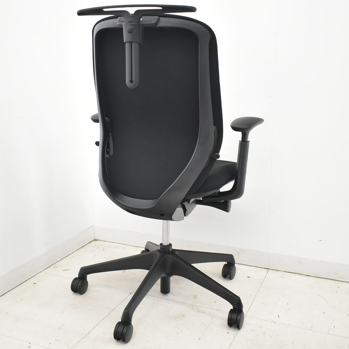 【中古】オカムラ　シルフィー　ハイバック　可動肘　前傾機能　バックカーブアジャスト　ハンガー　2020年製　ブラック　2026021802【中古オフィス家具】