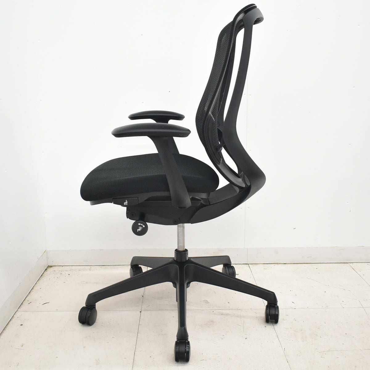 【中古】オカムラ　シルフィー　ハイバック　固定肘　前傾機能　バックカーブアジャスト　ブラック　2026021803【中古オフィス家具】