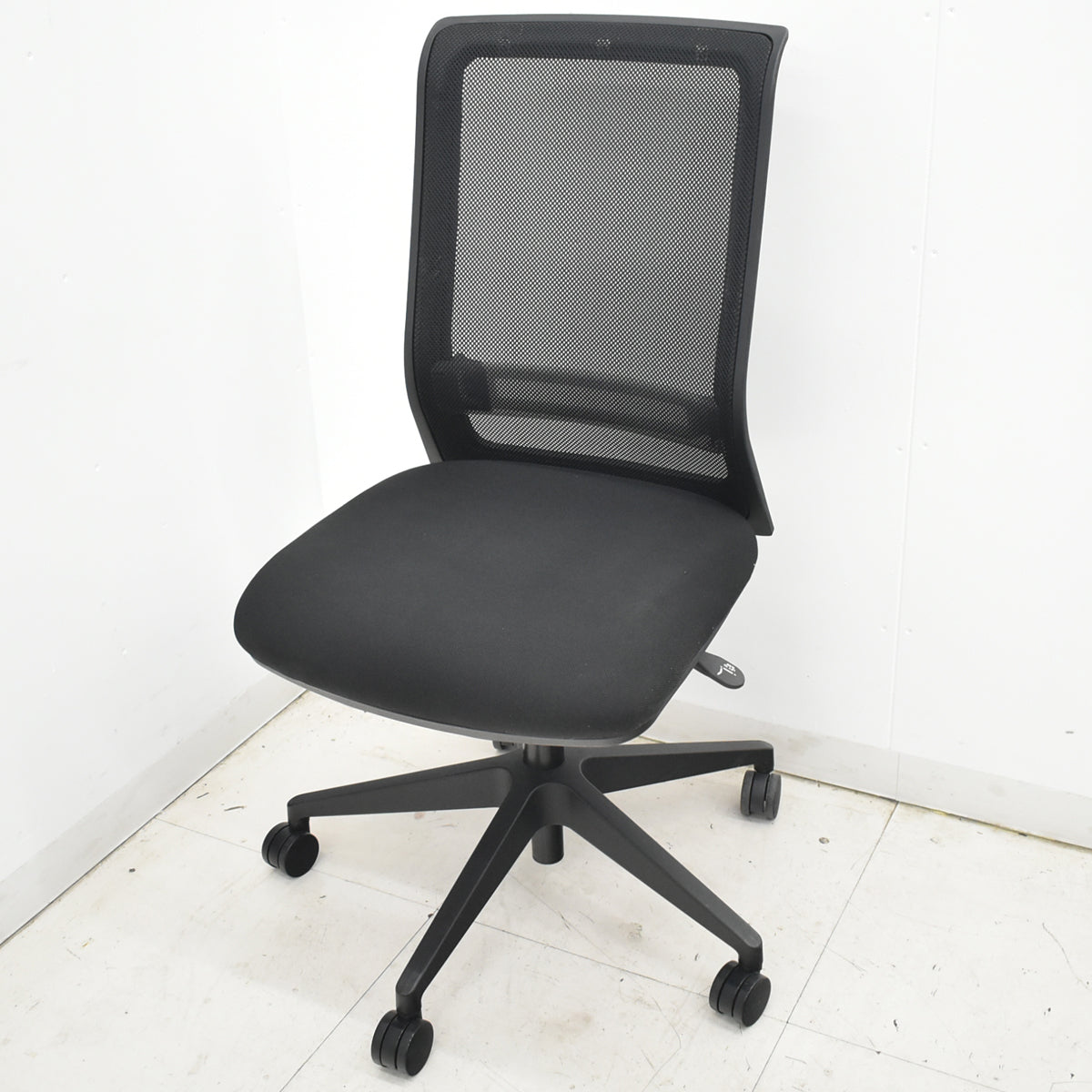 【中古】コクヨ　エントリーチェア　肘なし　ランバーサポート　ブラック　2026022402【中古オフィス家具】