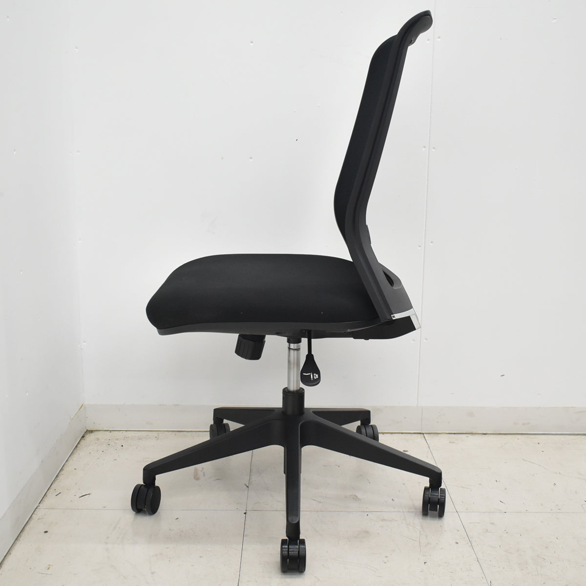 【中古】コクヨ　エントリーチェア　肘なし　ランバーサポート　ブラック　2026022402【中古オフィス家具】