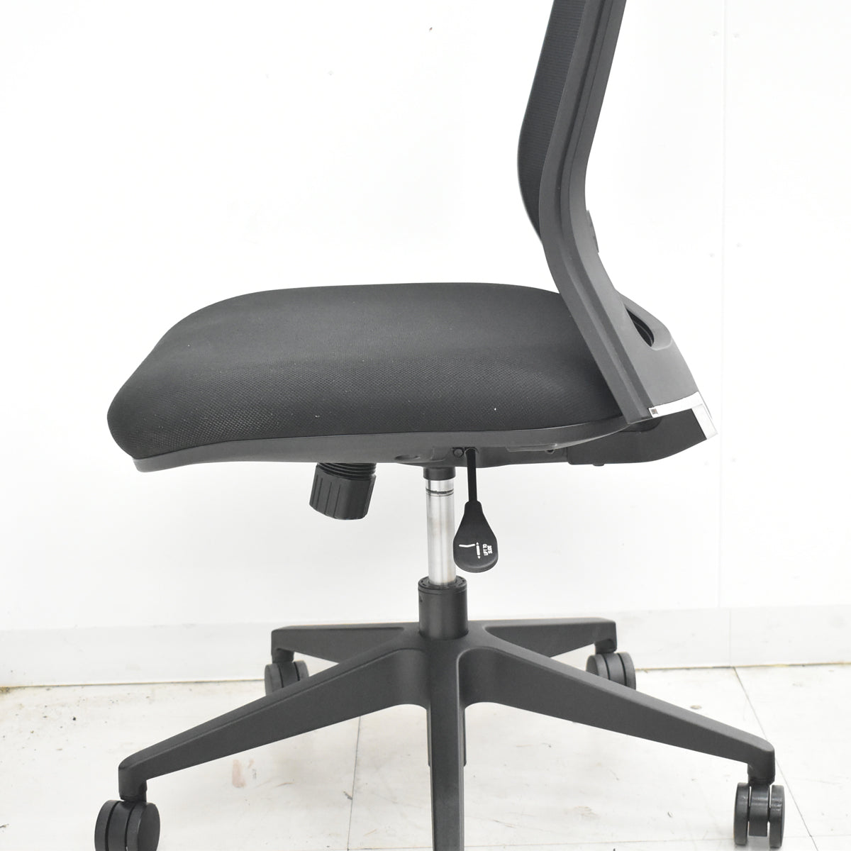 【中古】コクヨ　エントリーチェア　肘なし　ランバーサポート　ブラック　2026022402【中古オフィス家具】