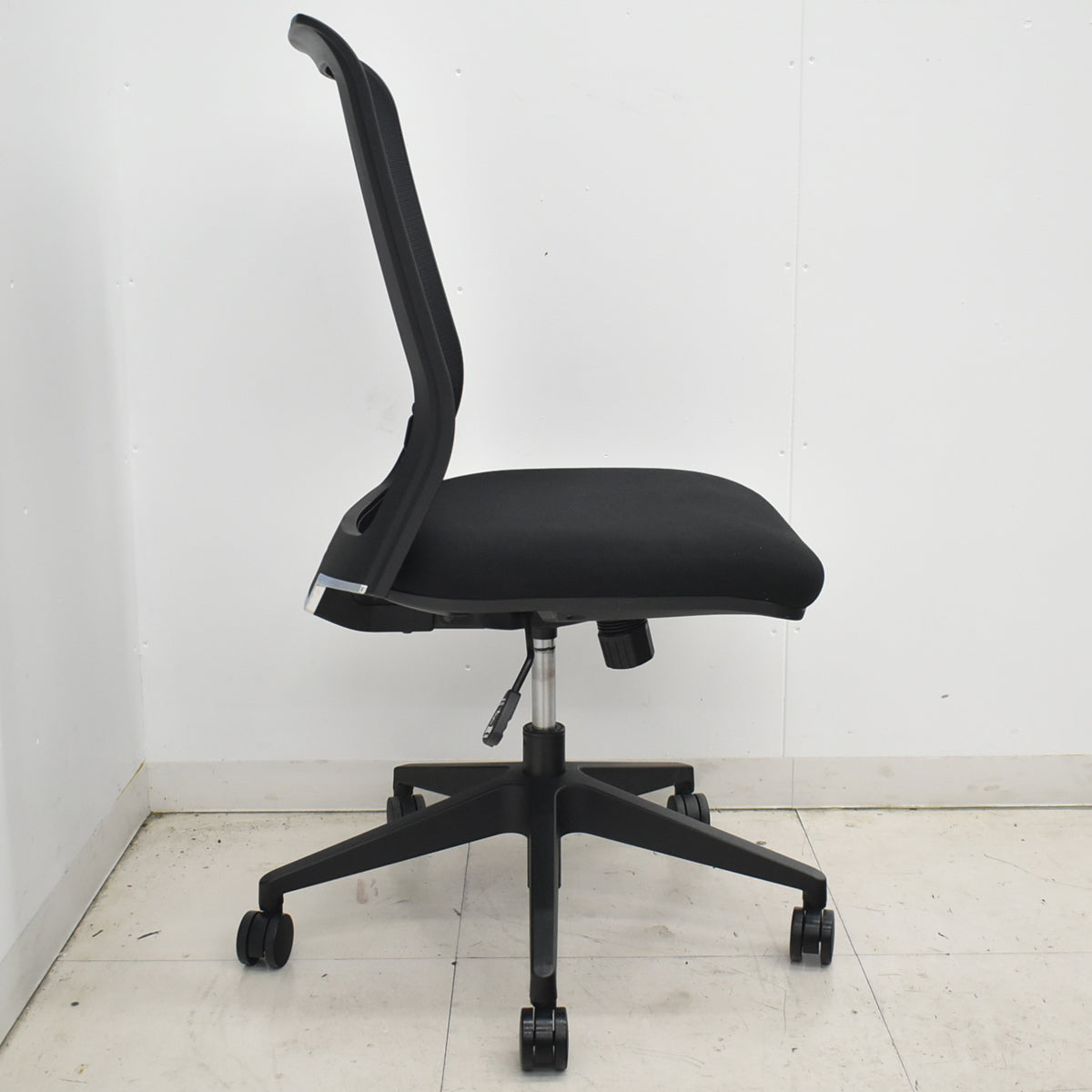 【中古】コクヨ　エントリーチェア　肘なし　ランバーサポート　ブラック　2026022402【中古オフィス家具】