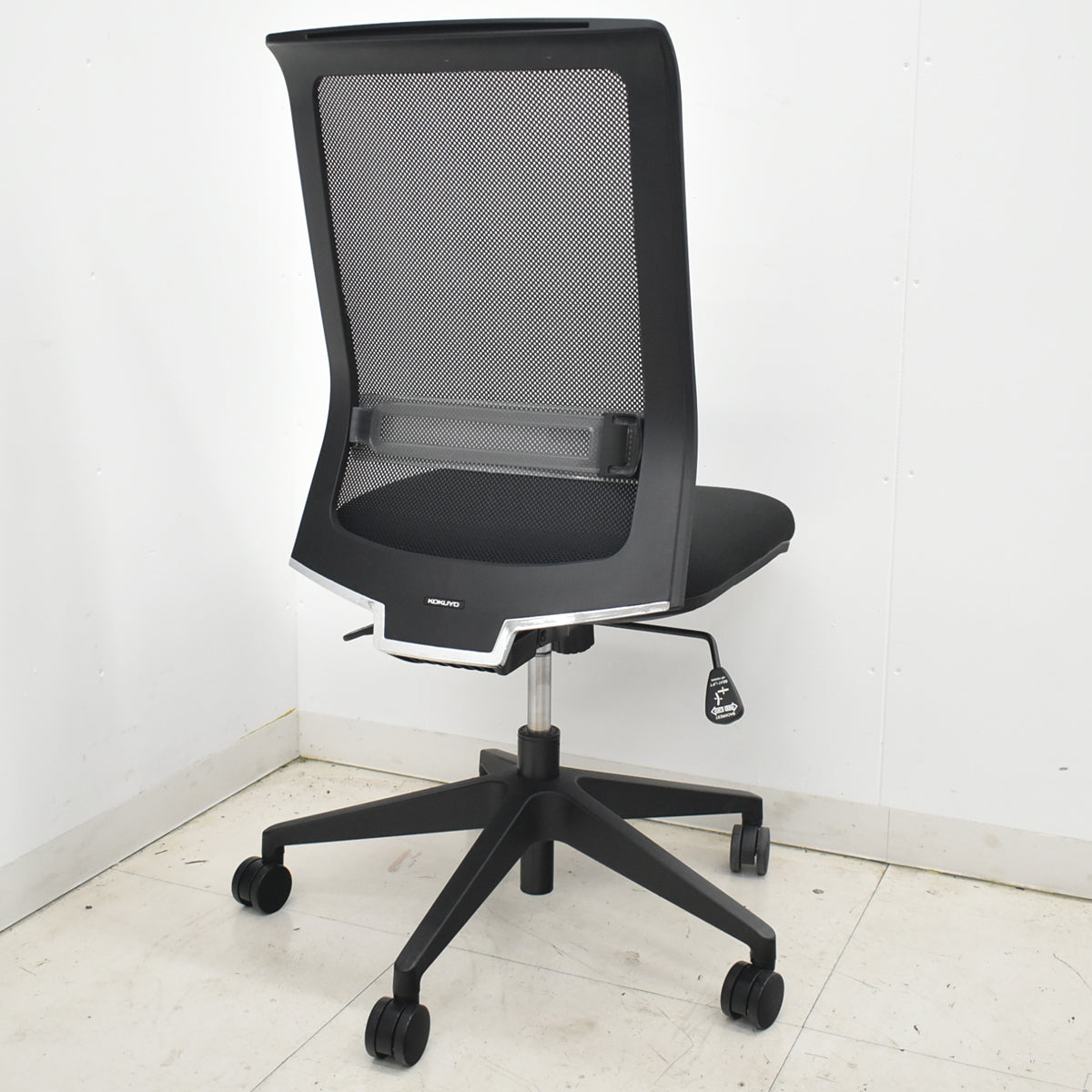 【中古】コクヨ　エントリーチェア　肘なし　ランバーサポート　ブラック　2026022402【中古オフィス家具】