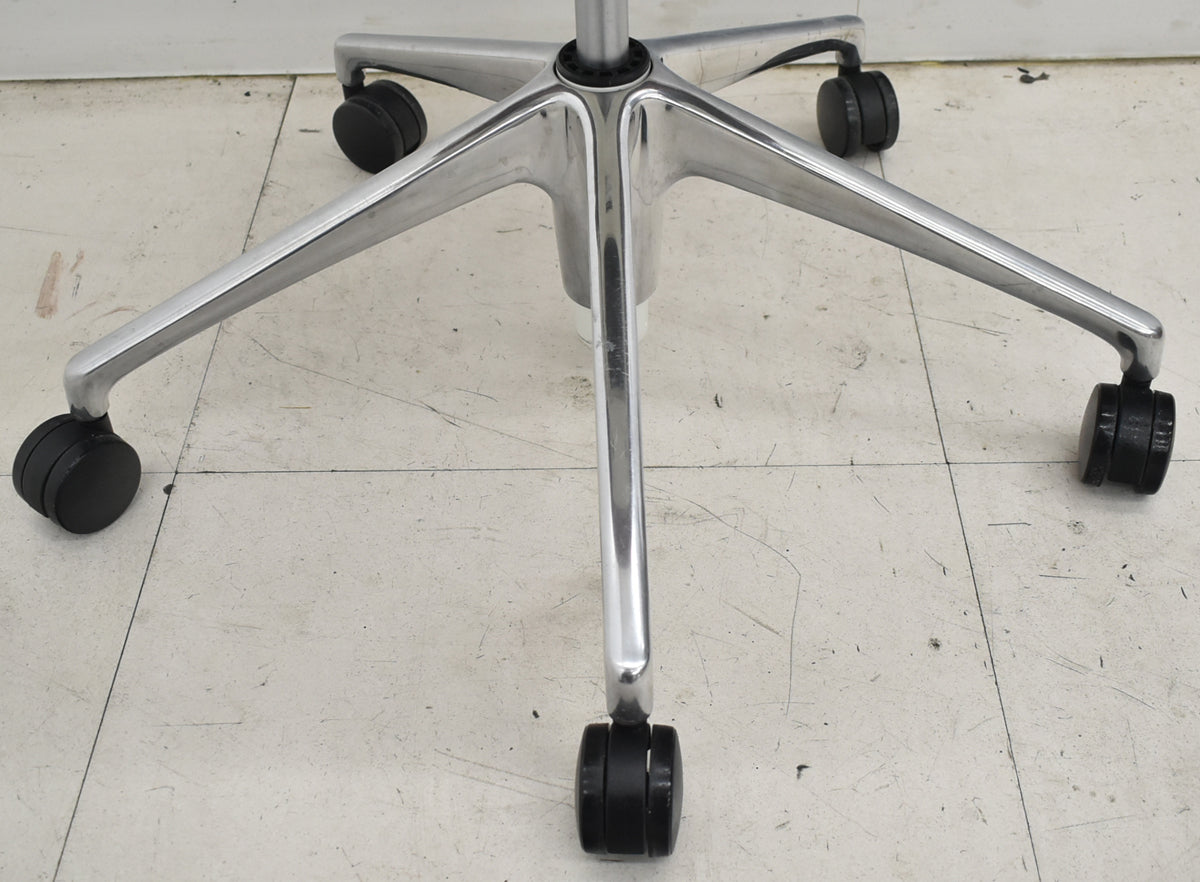 【中古】 オカムラ　ライブス　ワークチェアシリーズ　ハイバック　ポリッシュ　テラコッタ　2026030405【中古オフィス家具】