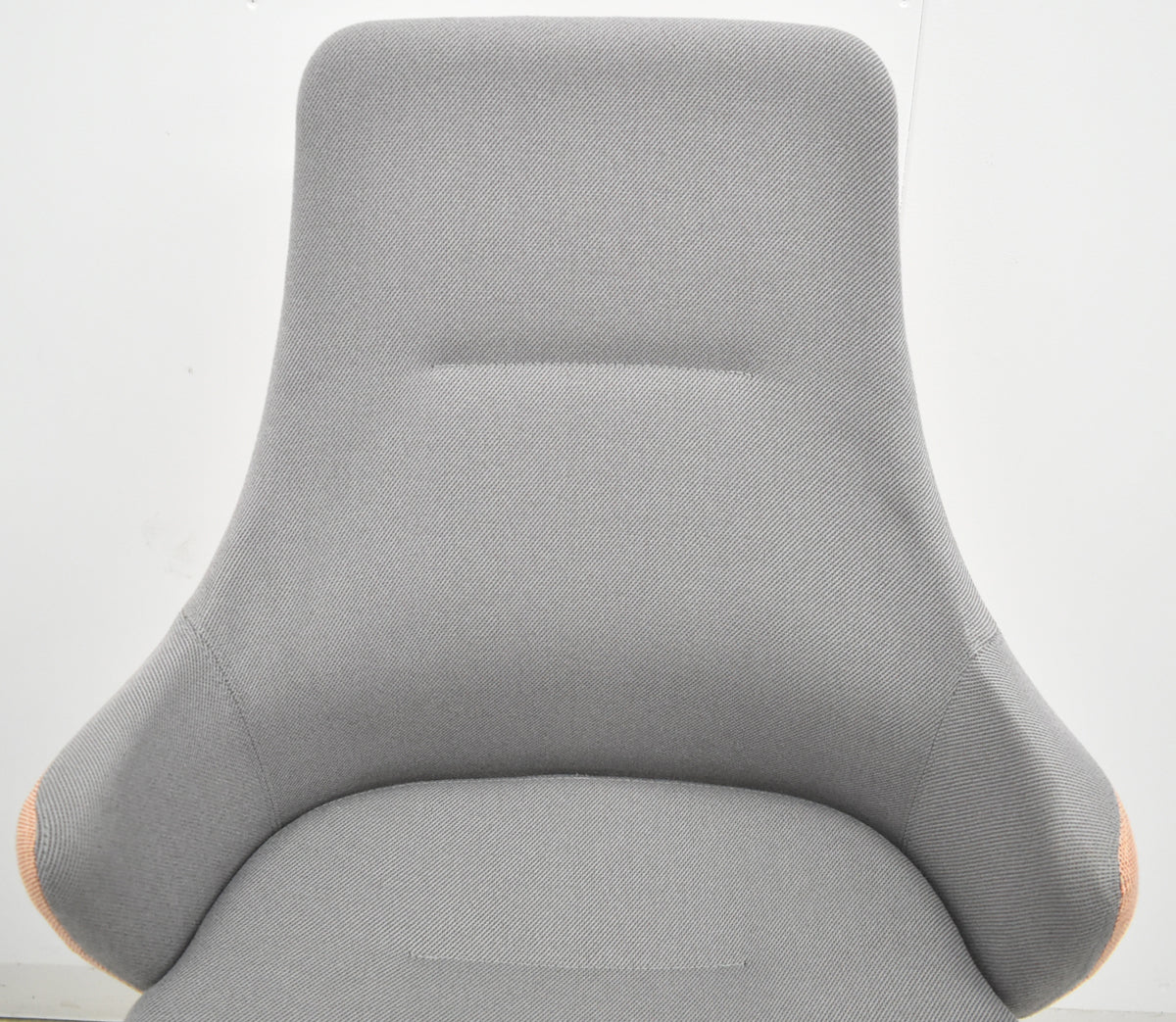 【中古】 オカムラ　ライブス　ワークチェアシリーズ　ハイバック　ポリッシュ　ライトグレー×ペールピンク　2026030406【中古オフィス家具】