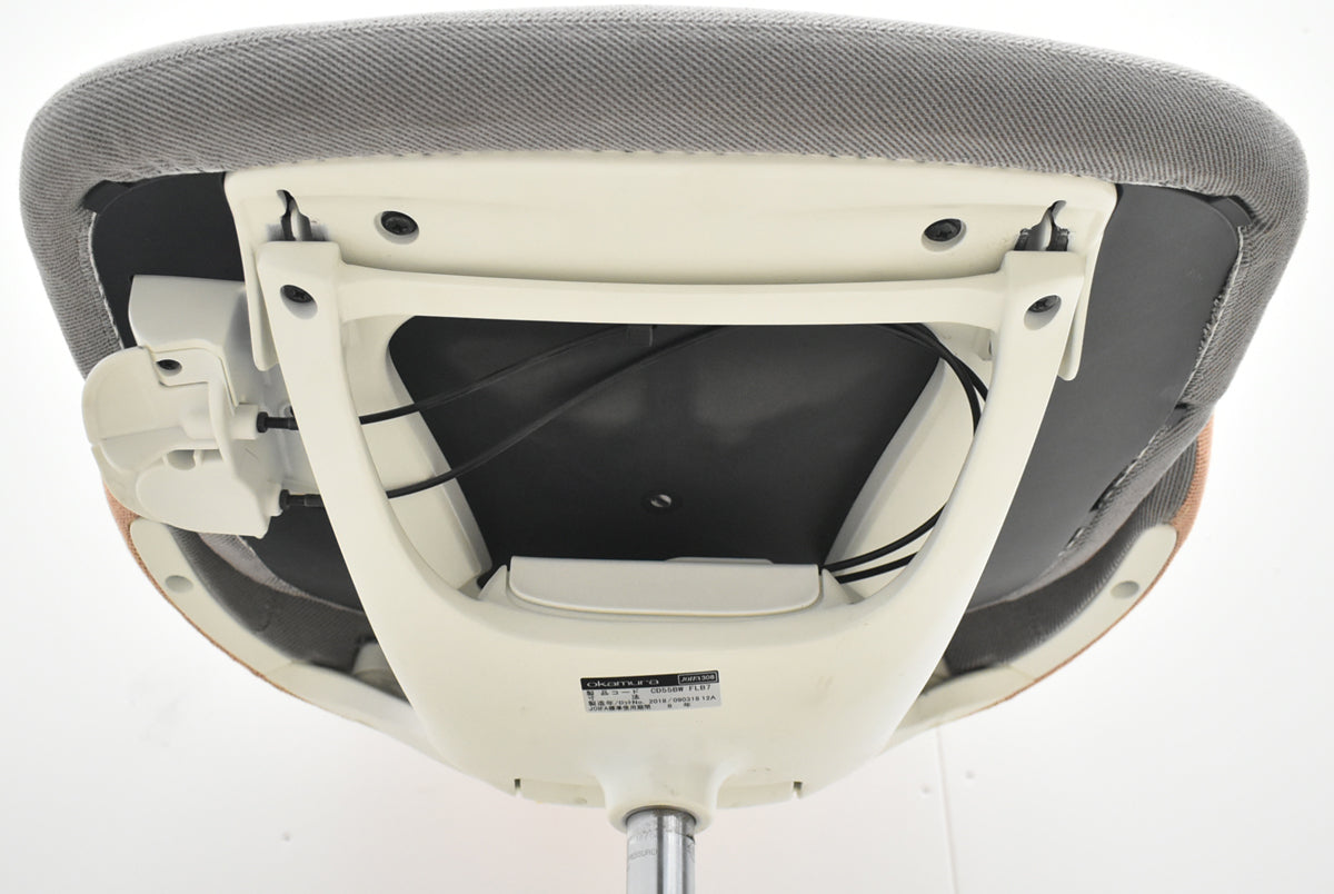 【中古】 オカムラ　ライブス　ワークチェアシリーズ　ハイバック　ポリッシュ　ライトグレー×ペールピンク　2026030406【中古オフィス家具】