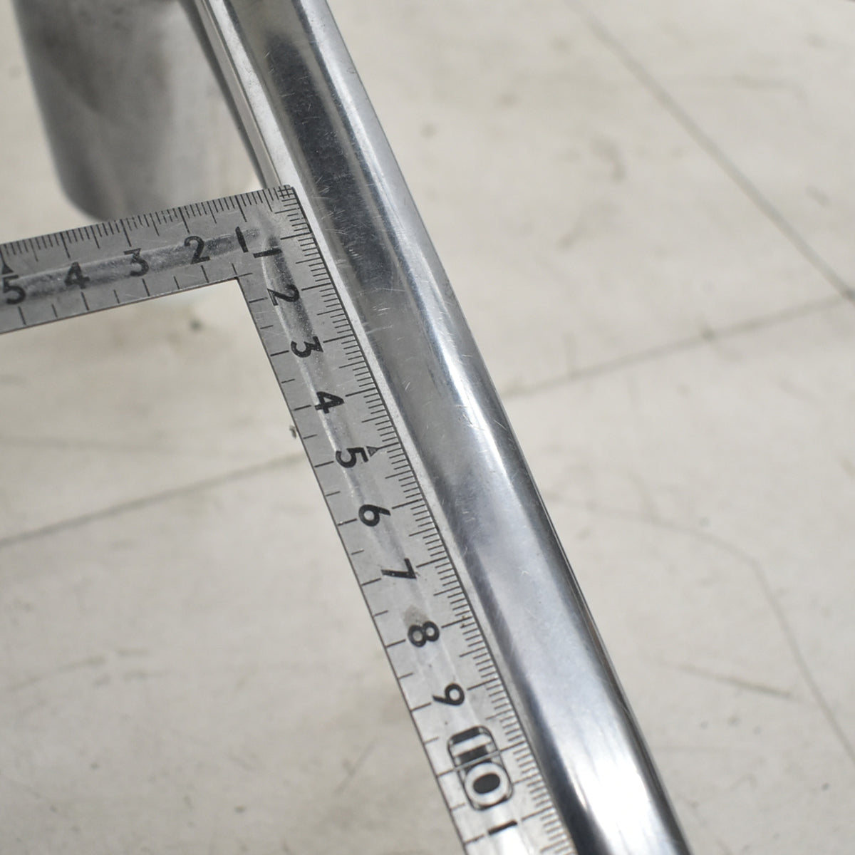 【中古】 オカムラ　ライブス　ワークチェアシリーズ　ハイバック　ポリッシュ　ライトグレー×ペールピンク　2026030406【中古オフィス家具】