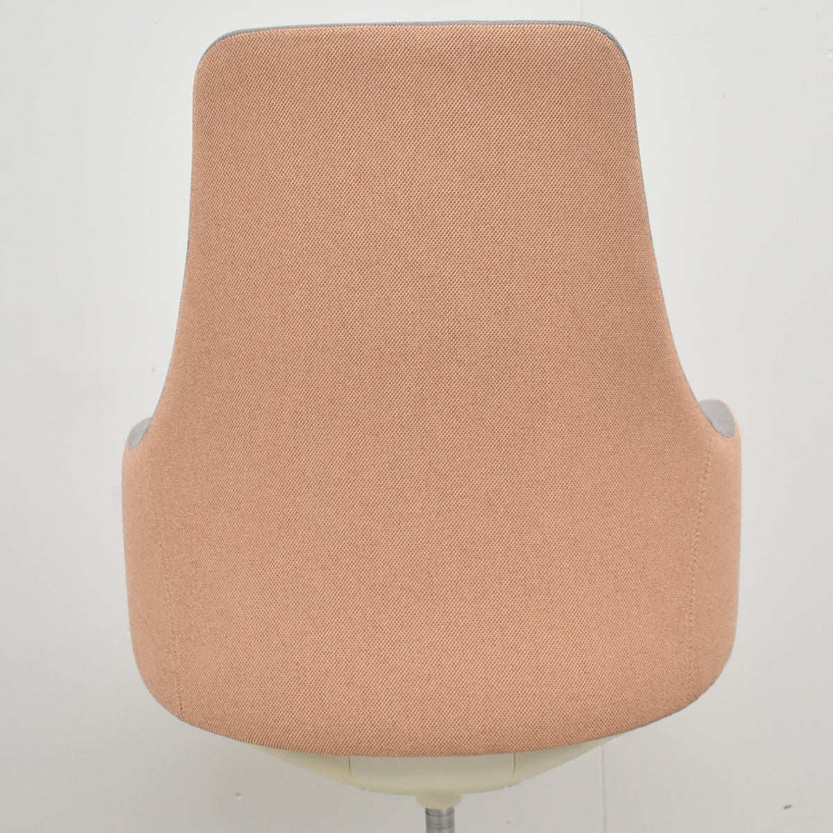 【中古】 オカムラ　ライブス　ワークチェアシリーズ　ハイバック　ポリッシュ　ライトグレー×ペールピンク　2026030406【中古オフィス家具】