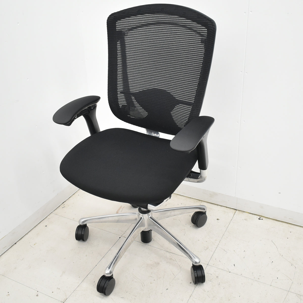 【中古】オカムラ　コンテッサ　可動肘　ランバーサポート　ポリッシュ　ブラック　2026030407【中古オフィス家具】