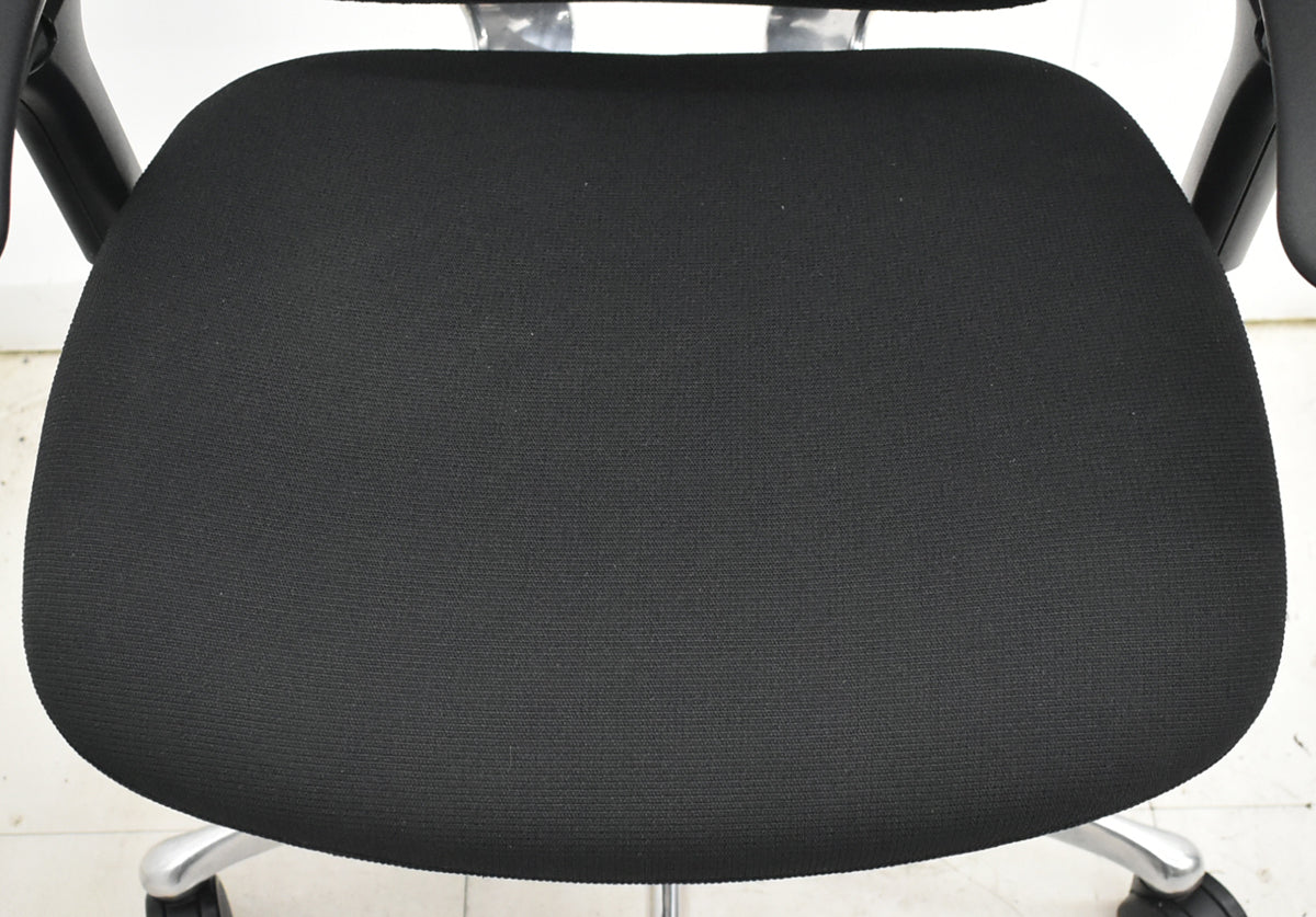 【中古】オカムラ　コンテッサ　可動肘　ランバーサポート　ポリッシュ　ブラック　2026030407【中古オフィス家具】