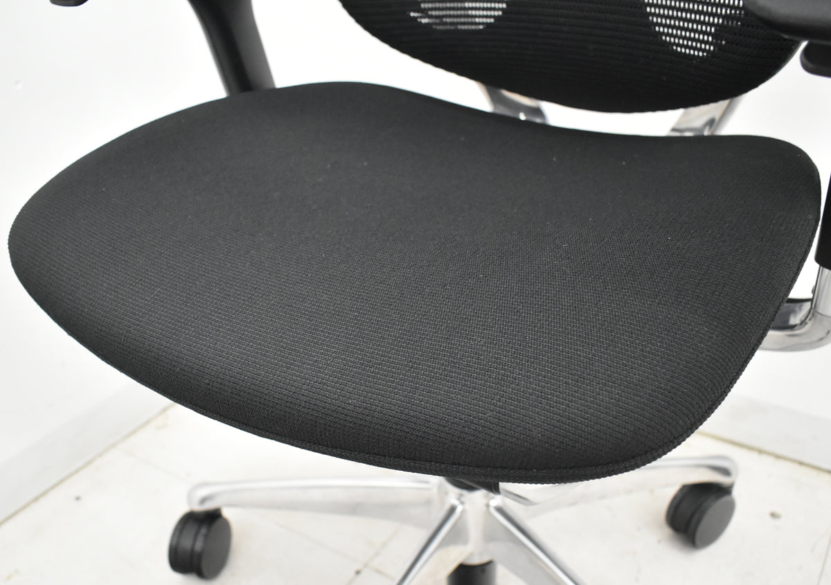 【中古】オカムラ　コンテッサ　可動肘　ランバーサポート　ポリッシュ　ブラック　2026030407【中古オフィス家具】