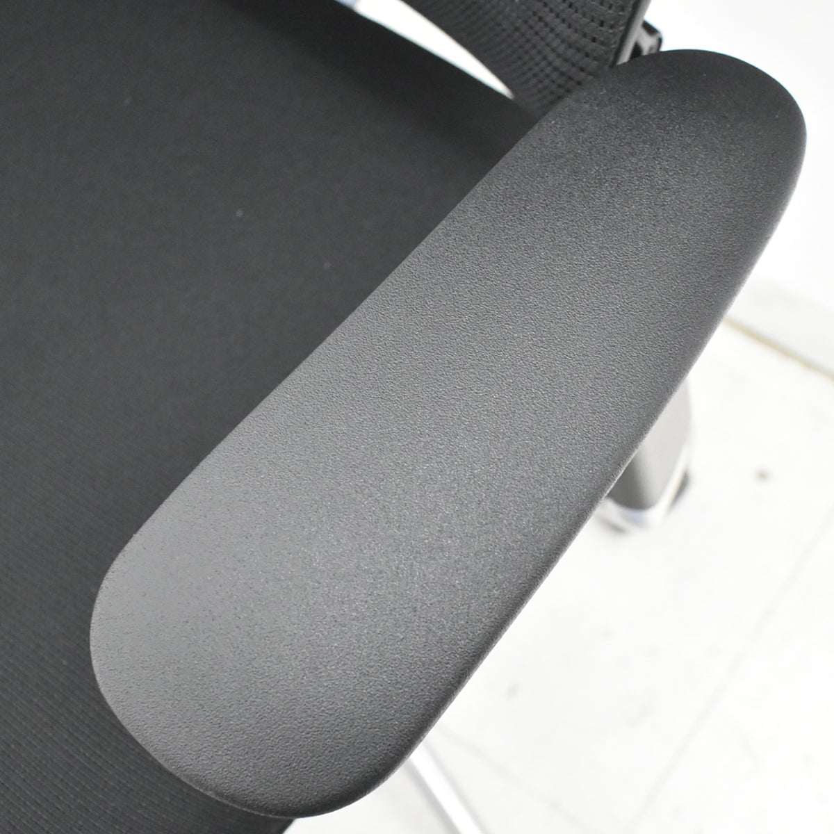 【中古】オカムラ　コンテッサ　可動肘　ランバーサポート　ポリッシュ　ブラック　2026030407【中古オフィス家具】