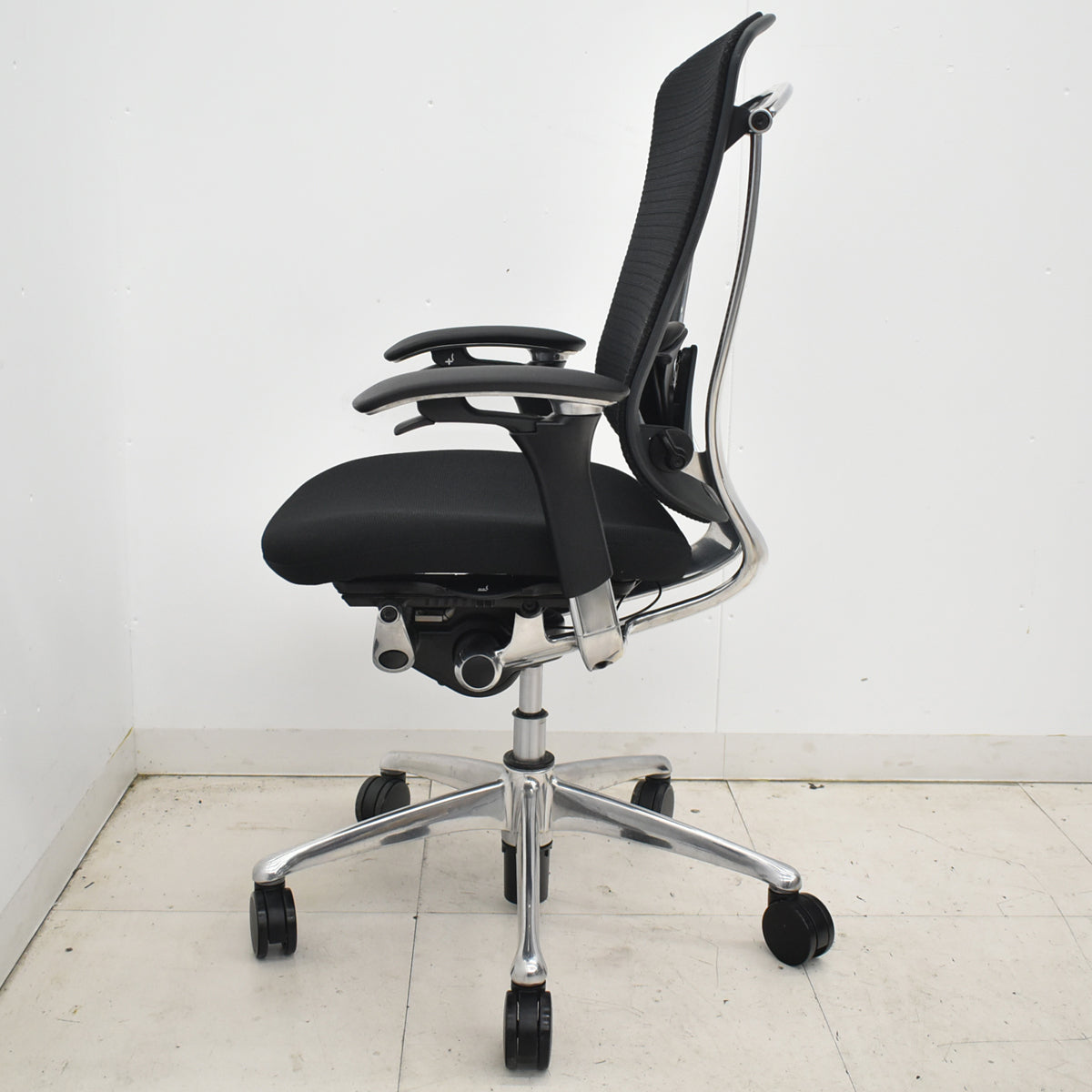 【中古】オカムラ　コンテッサ　可動肘　ランバーサポート　ポリッシュ　ブラック　2026030407【中古オフィス家具】