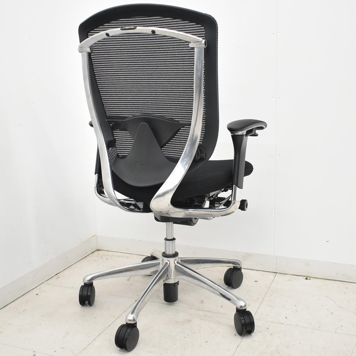 【中古】オカムラ　コンテッサ　可動肘　ランバーサポート　ポリッシュ　ブラック　2026030407【中古オフィス家具】