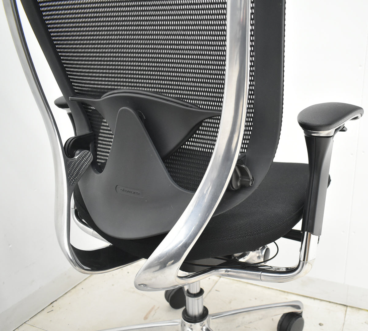 【中古】オカムラ　コンテッサ　可動肘　ランバーサポート　ポリッシュ　ブラック　2026030407【中古オフィス家具】