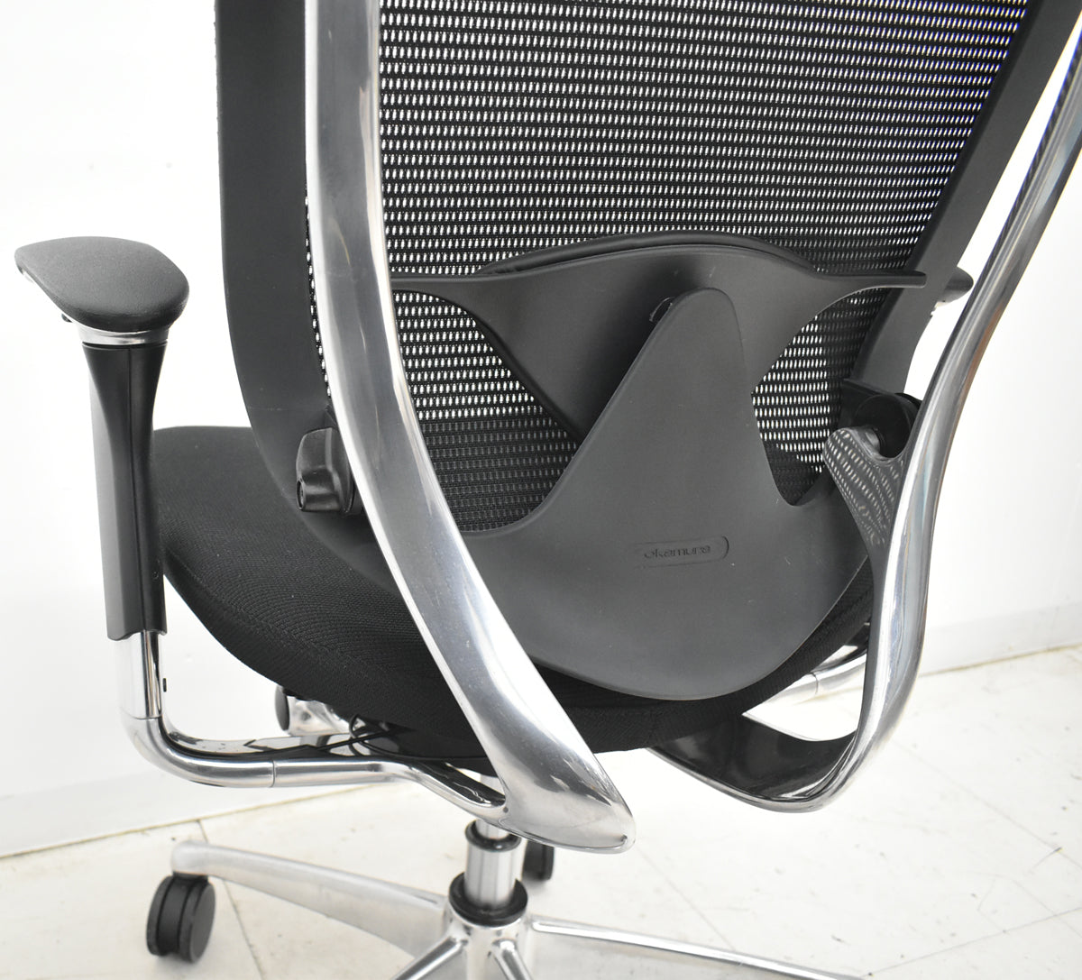 【中古】オカムラ　コンテッサ　可動肘　ランバーサポート　ポリッシュ　ブラック　2026030407【中古オフィス家具】