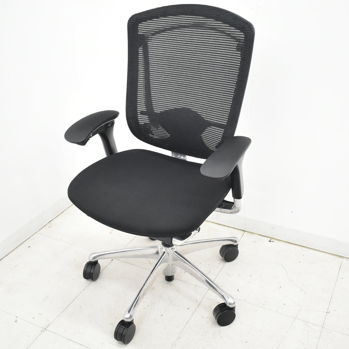 【中古】オカムラ　コンテッサ　可動肘　ランバーサポート　ポリッシュ　ブラック　2026030408【中古オフィス家具】