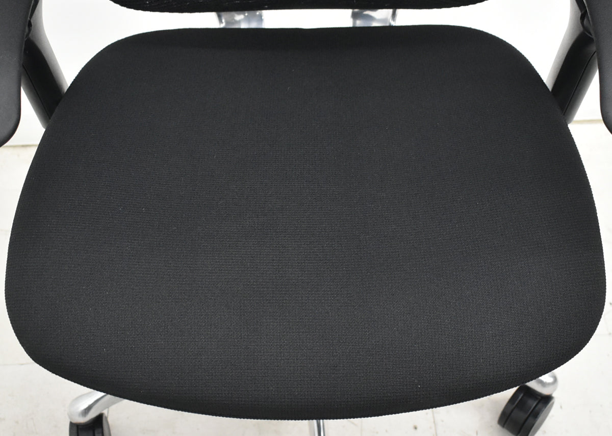 【中古】オカムラ　コンテッサ　可動肘　ランバーサポート　ポリッシュ　ブラック　2026030408【中古オフィス家具】