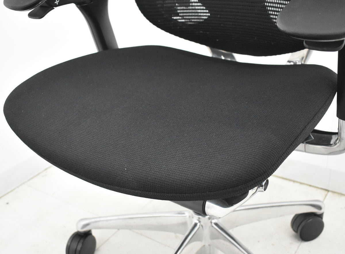 【中古】オカムラ　コンテッサ　可動肘　ランバーサポート　ポリッシュ　ブラック　2026030408【中古オフィス家具】