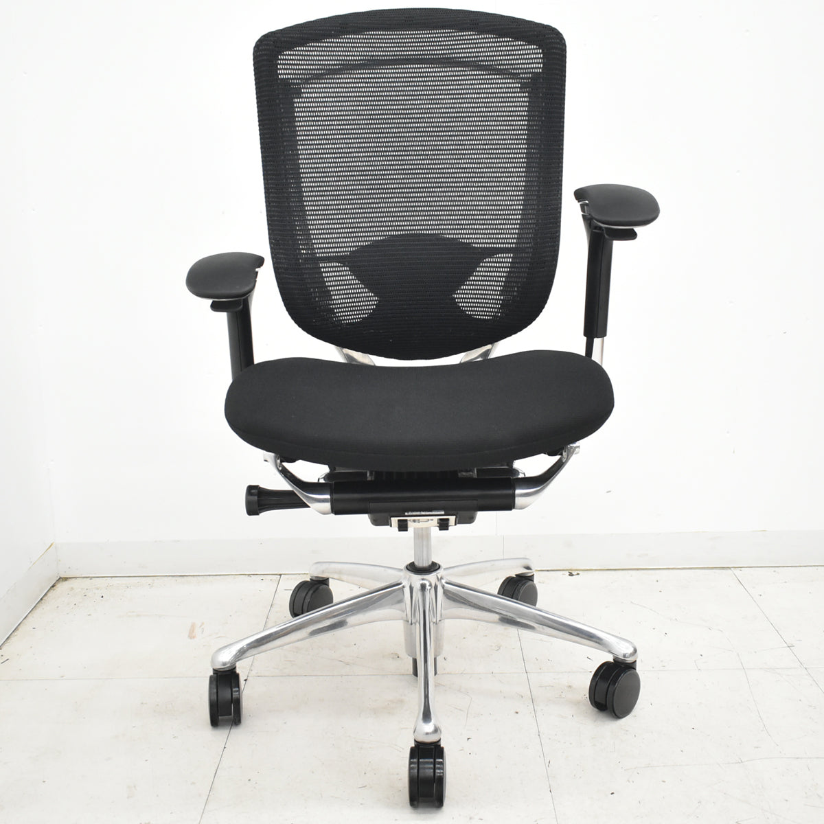 【中古】オカムラ　コンテッサ　可動肘　ランバーサポート　ポリッシュ　ブラック　2026030408【中古オフィス家具】